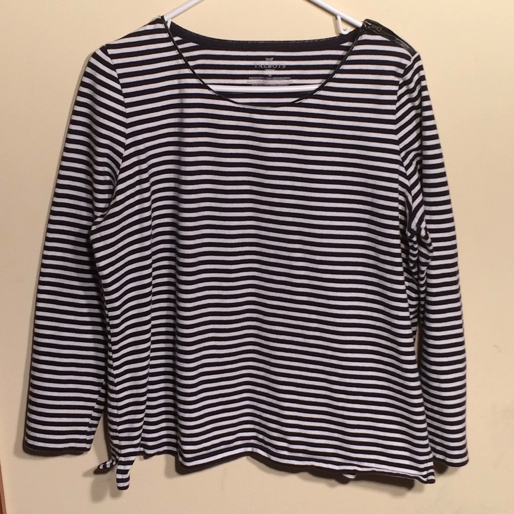 Talbots 1X Ladies top. Black and white